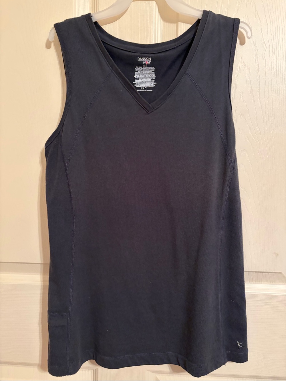 DANSKIN NOW GRAY  Sleeveless V-Neck Tank — M